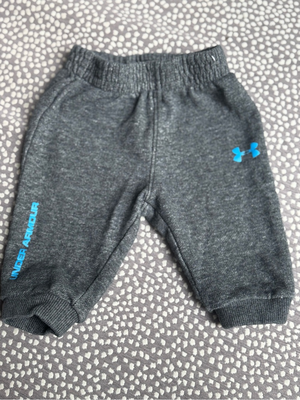 NWOT Under Armour Baby Boy Gray Jogger Sweatpants 3-6M Blue Logo Sporty